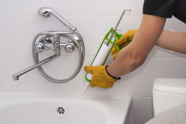 Bathtub Caulking in Hixson